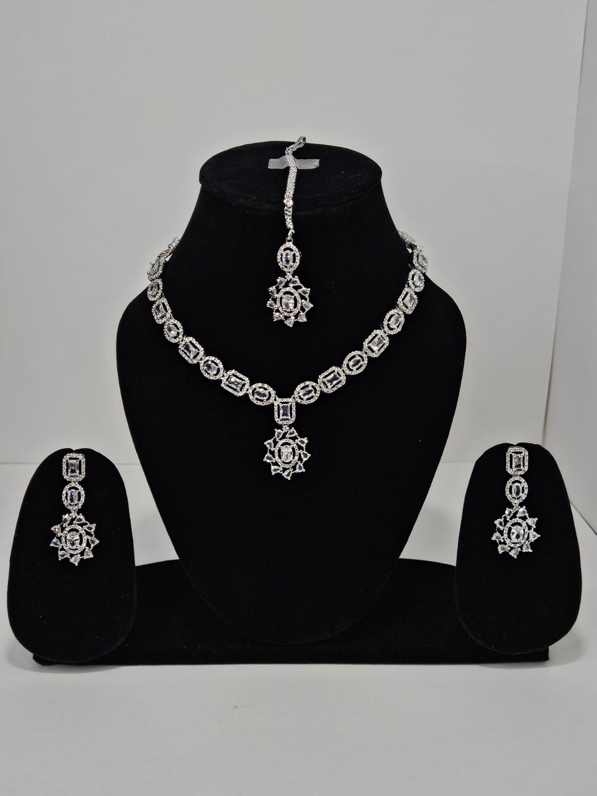 Celestial Bloom – Diamond Lotus Necklace Set