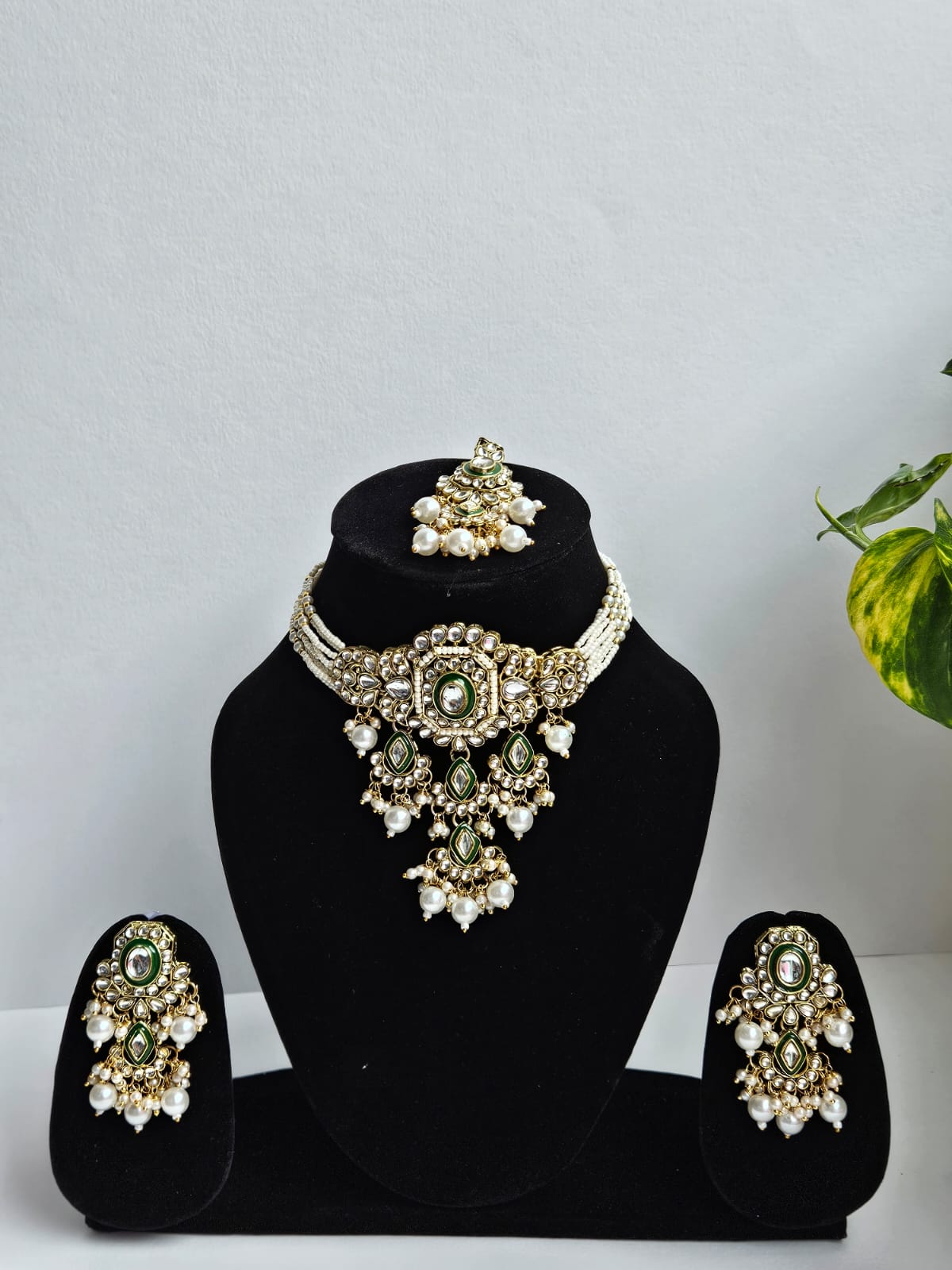 Emerald Queen Kundan Pearl Choker Set