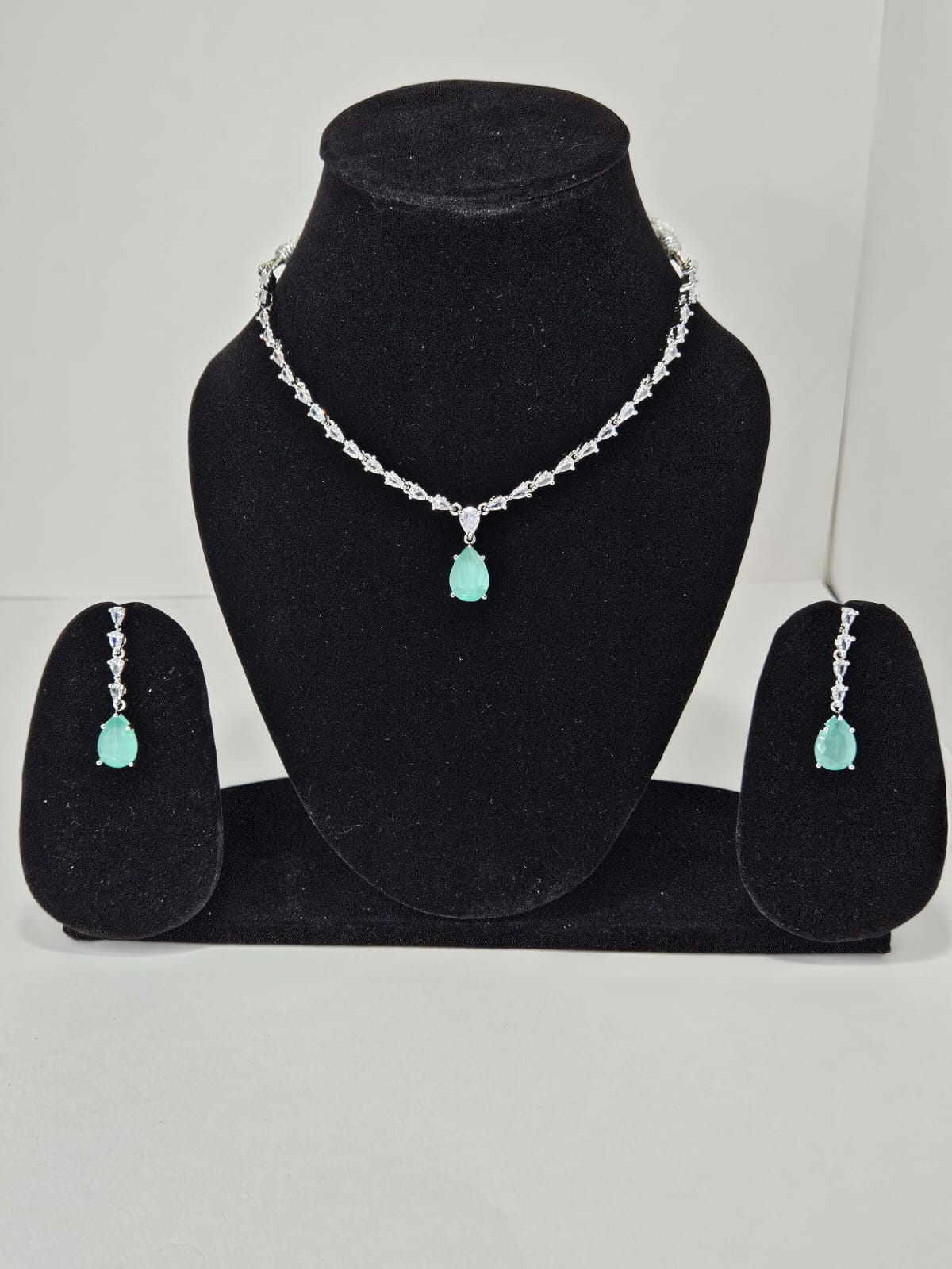 Mint Whisper - Minimalist Diamond Necklace Set