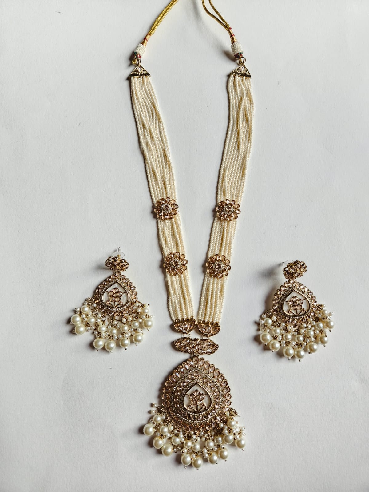 Graceful Tear-Drop Kundan Pearl Necklace Set with Floral Detailing