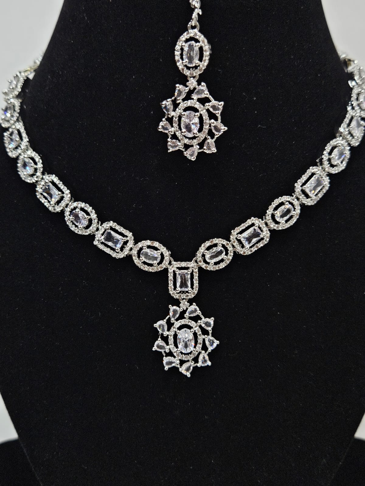Celestial Bloom – Diamond Lotus Necklace Set