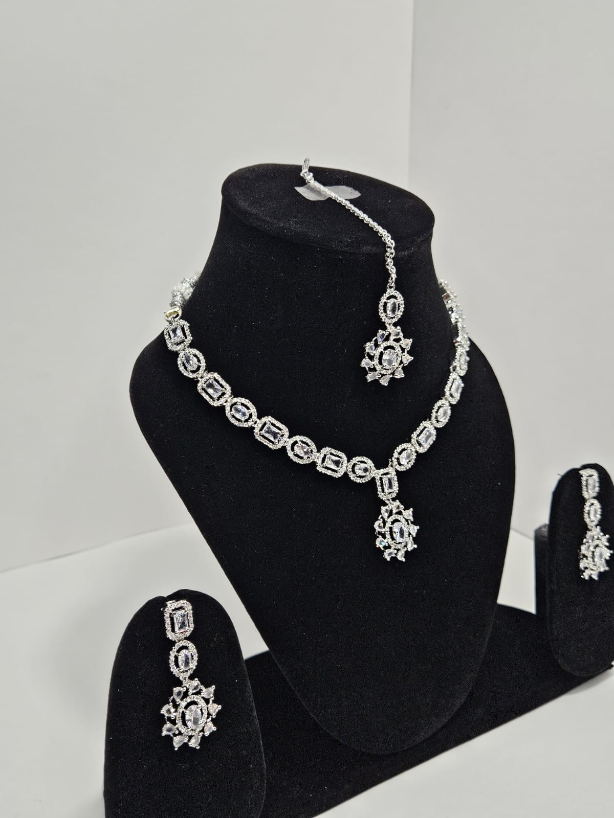 Celestial Bloom – Diamond Lotus Necklace Set