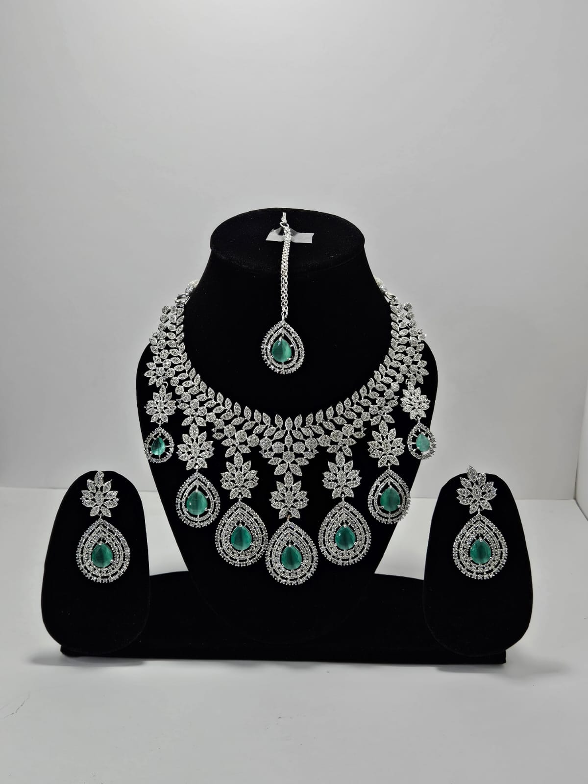 Majestic Min Bridal Set