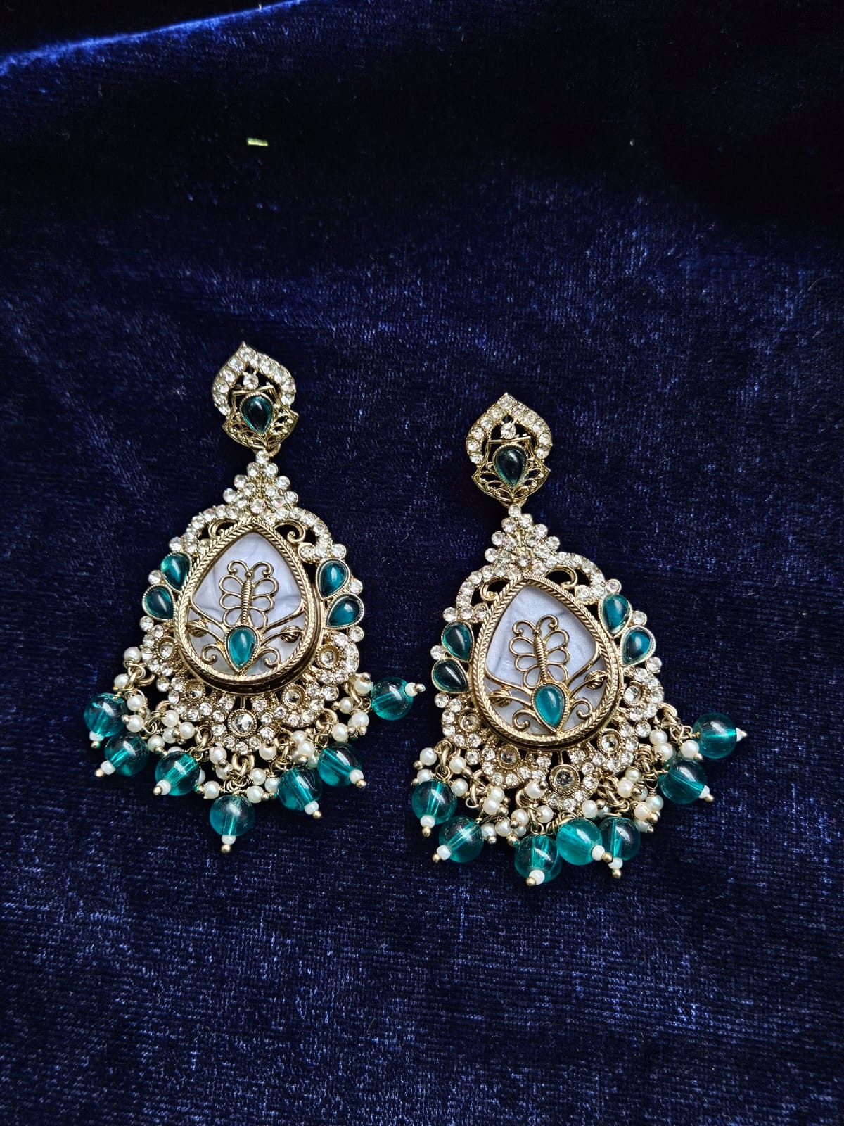 Aqua Glow Kundan Earrings – Regal Teardrop Charm