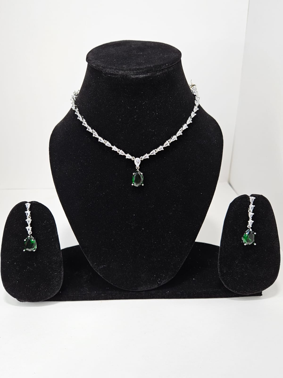 Emerald Whisper - Minimalist Diamond Necklace Set