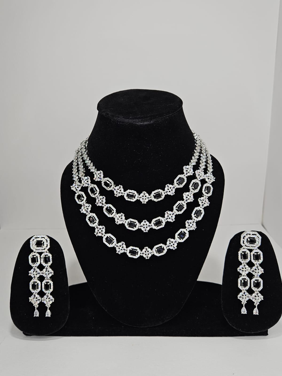 Regal Black Elegance Necklace Set
