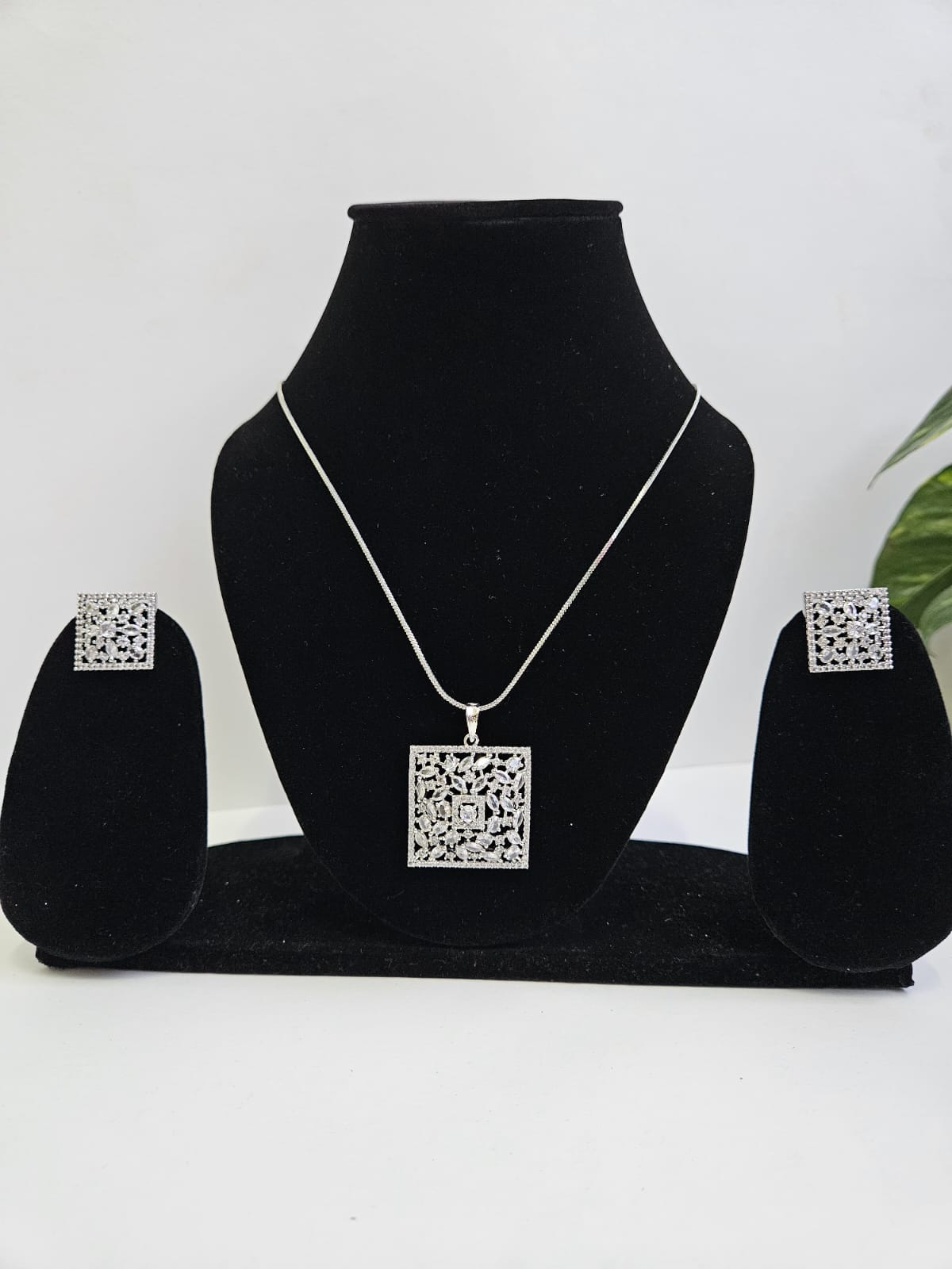 Silver Filigree Elegance Pendant Set