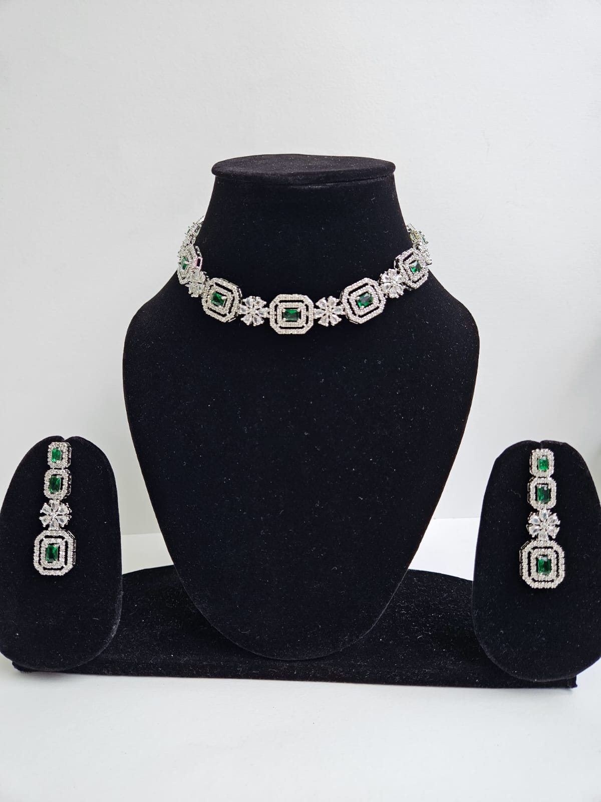 Emerald Radiance Diamond Choker Set