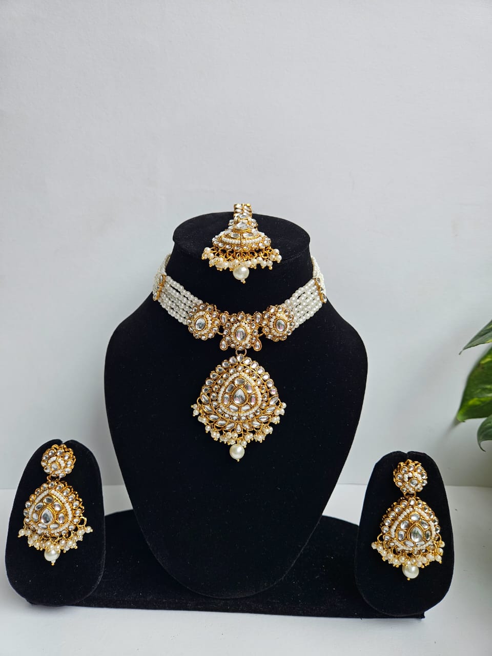 Graceful Pearl Majesty – Layered Beaded Bridal Necklace Set
