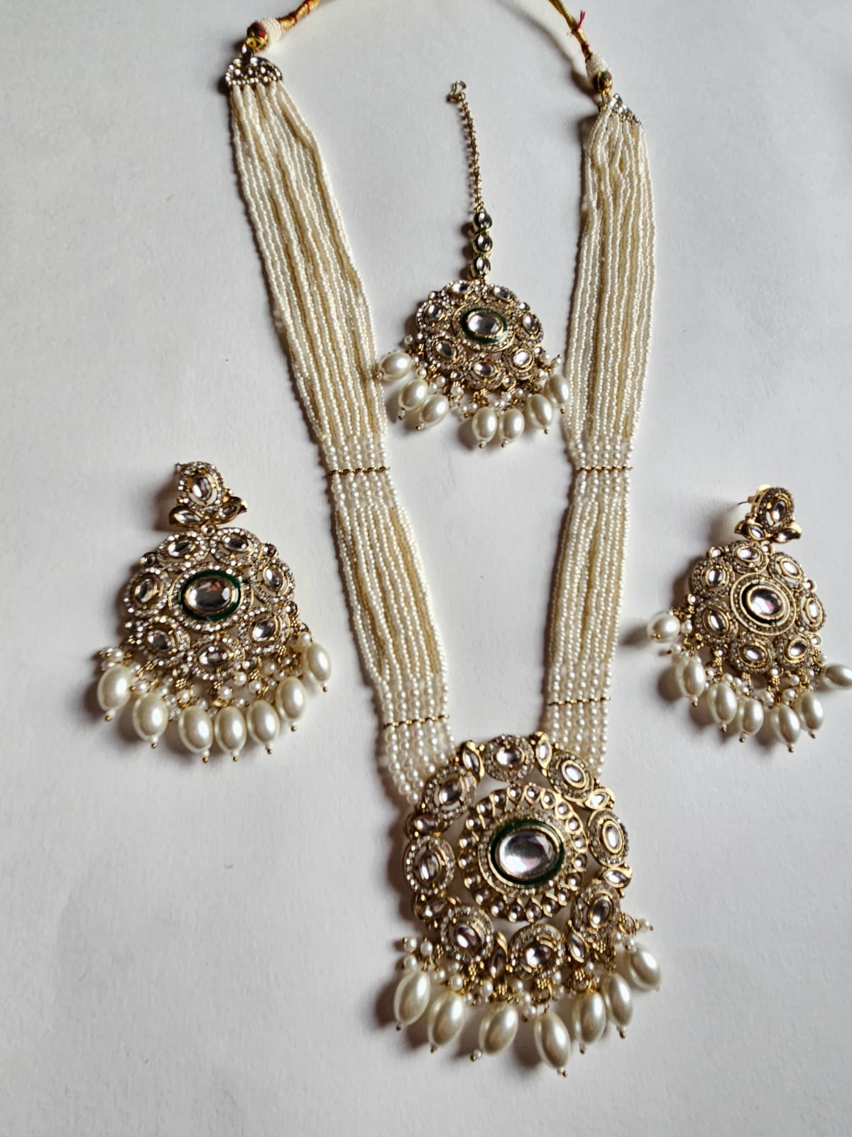 "Exquisite Kundan & Pearl Round Pendant Necklace Set"