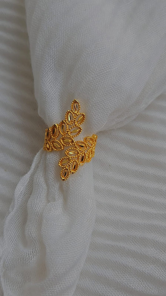 Golden Leaf Vine Ring – Nature’s Charm