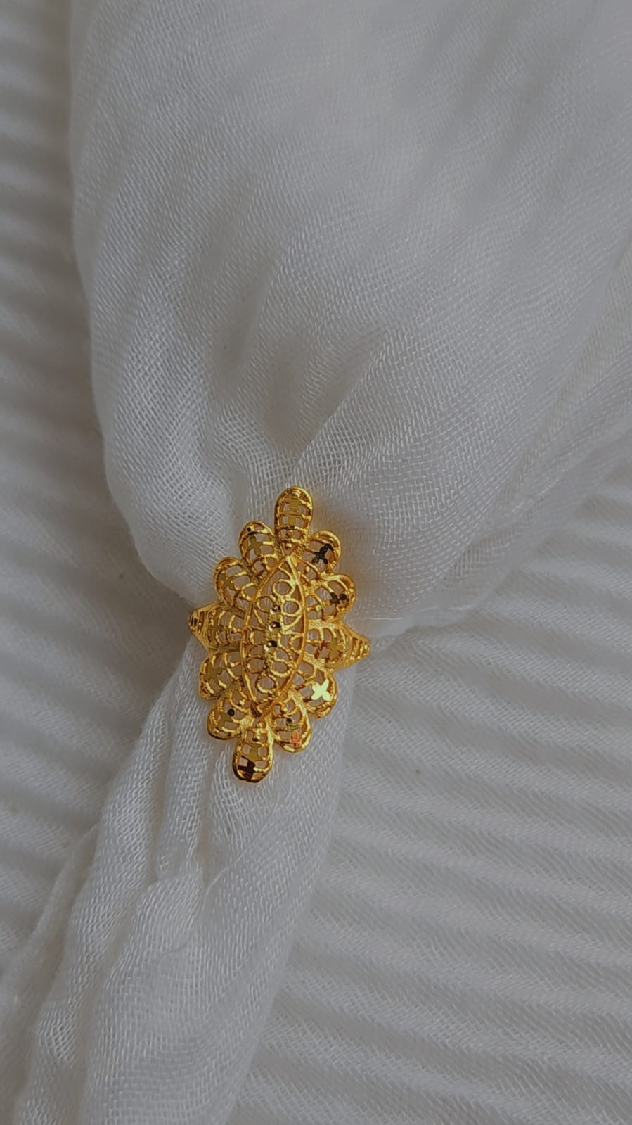 Gold Petal Filigree Ring – Symbol of Grace