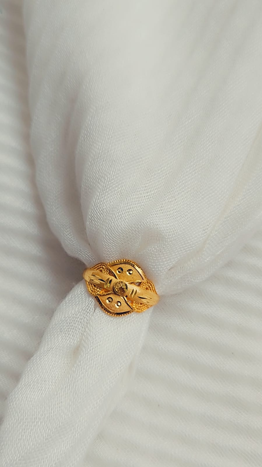 Classic Heritage Gold Ring – Timeless Elegance