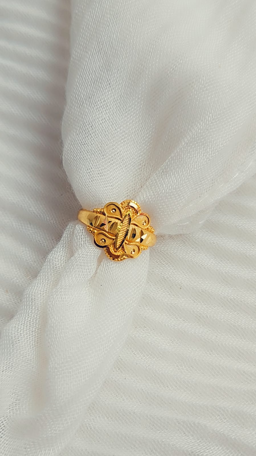 Elegant Traditional Gold Ring – Timeless Craftsmanship