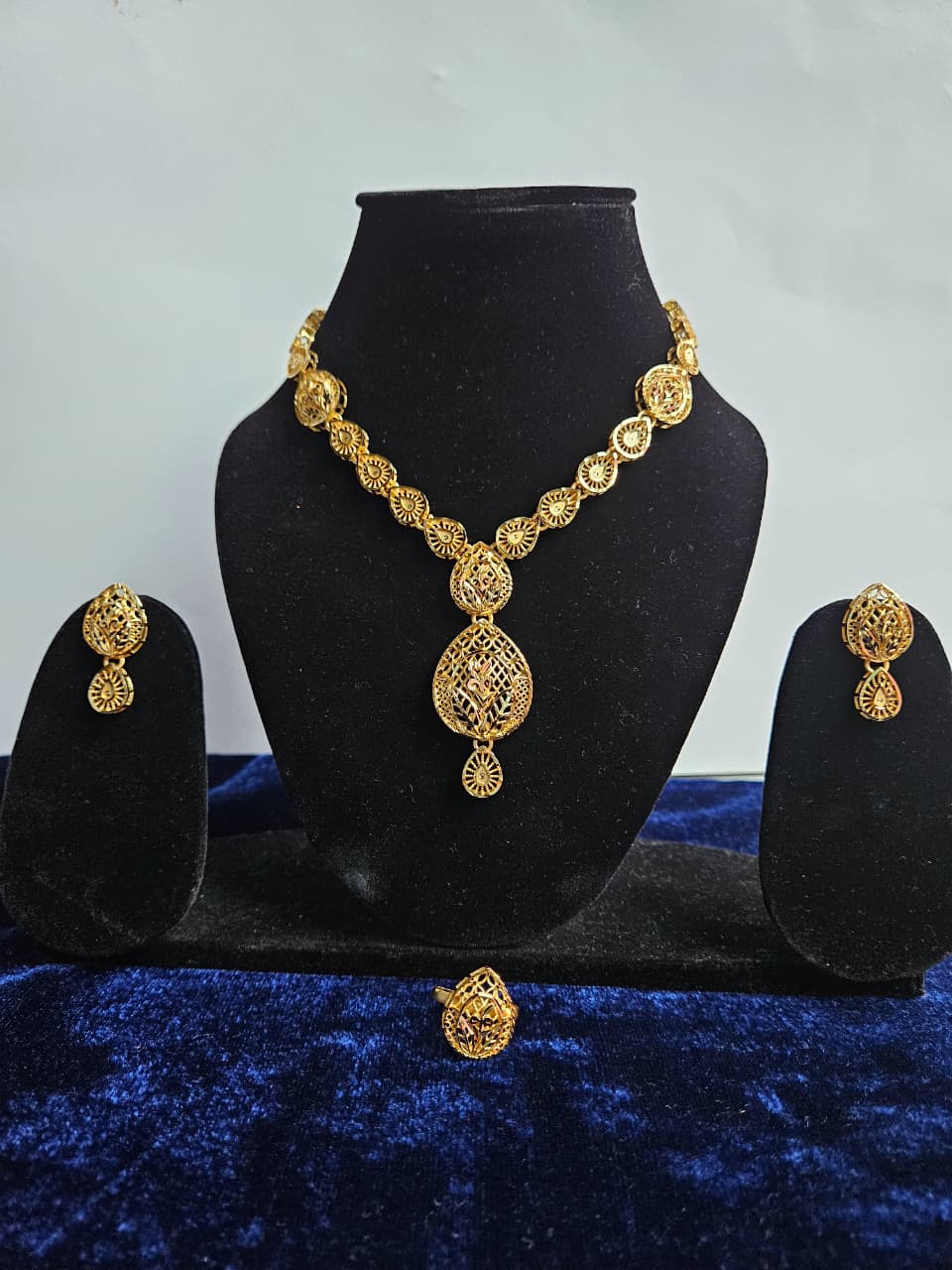 Royal Filigree Gold Set