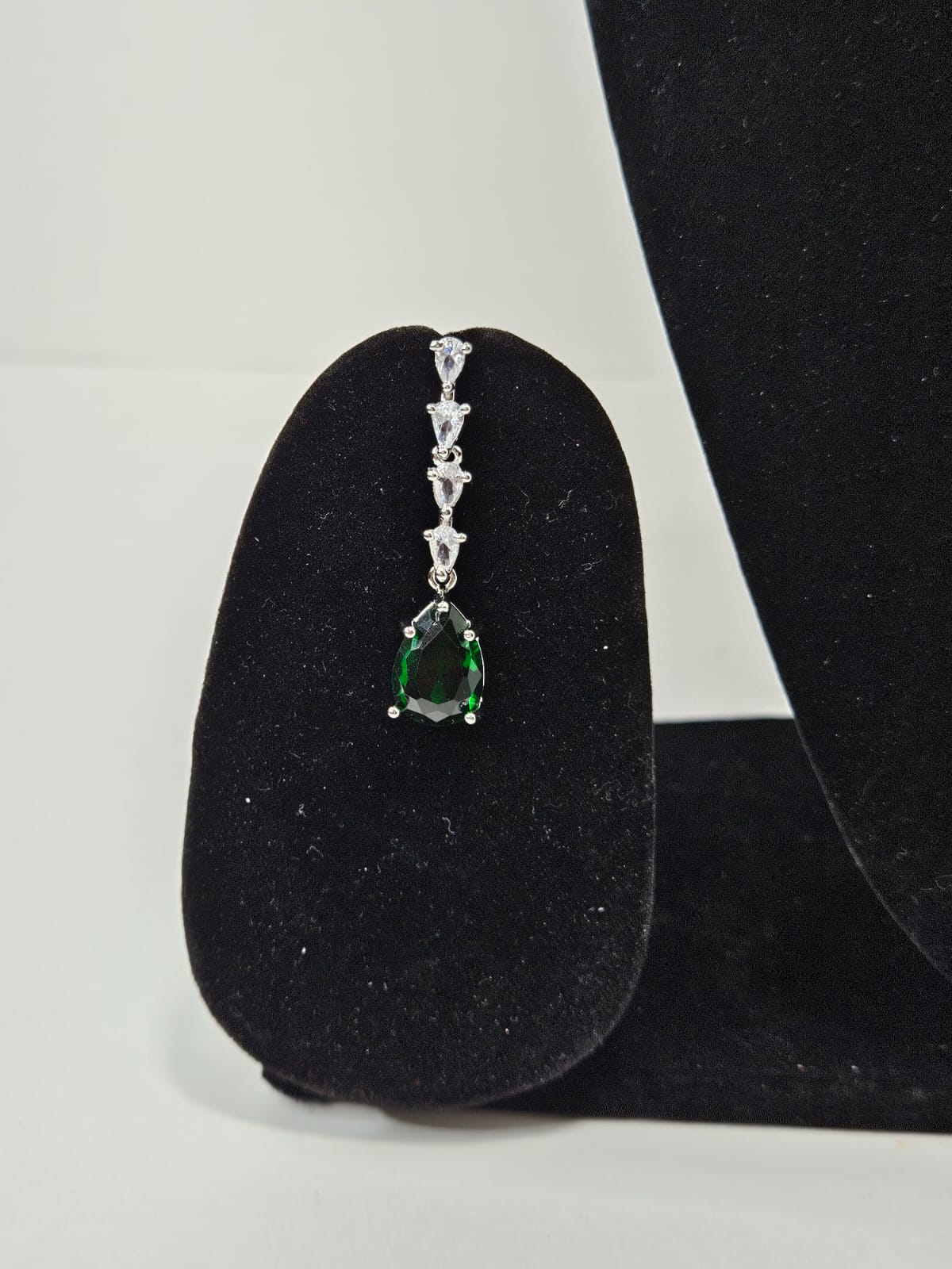 Emerald Whisper - Minimalist Diamond Necklace Set