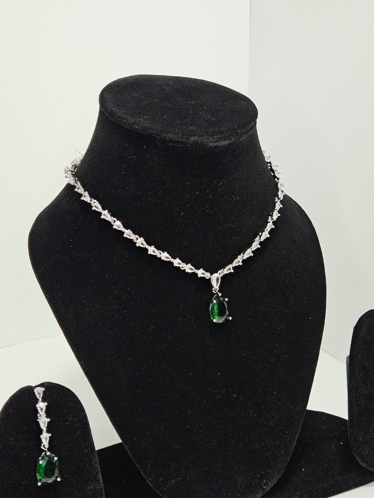 Emerald Whisper - Minimalist Diamond Necklace Set