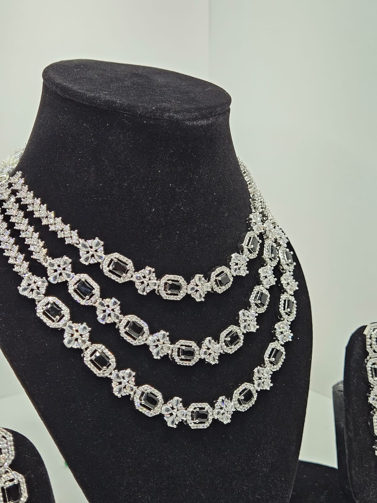 Regal Black Elegance Necklace Set