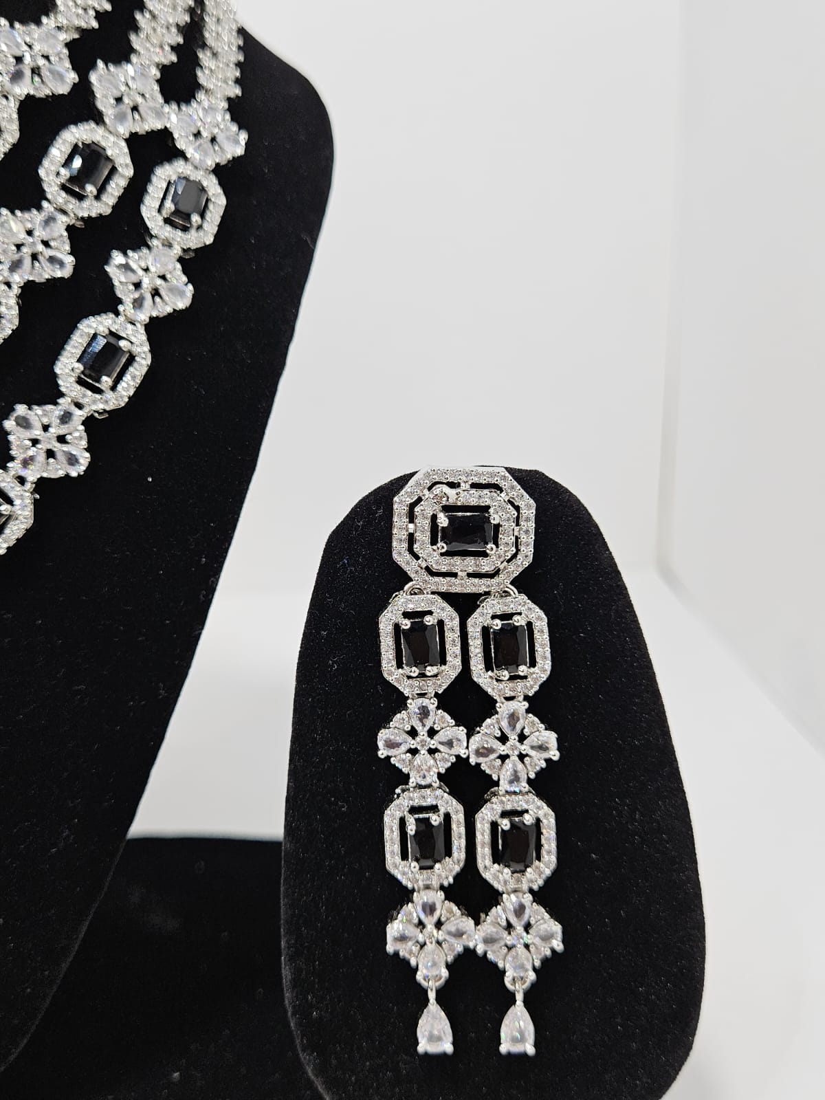 Regal Black Elegance Necklace Set