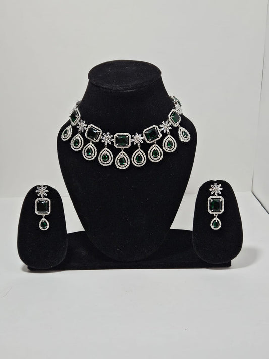 Emerald Royale – Enchanted Teardrop Necklace Set